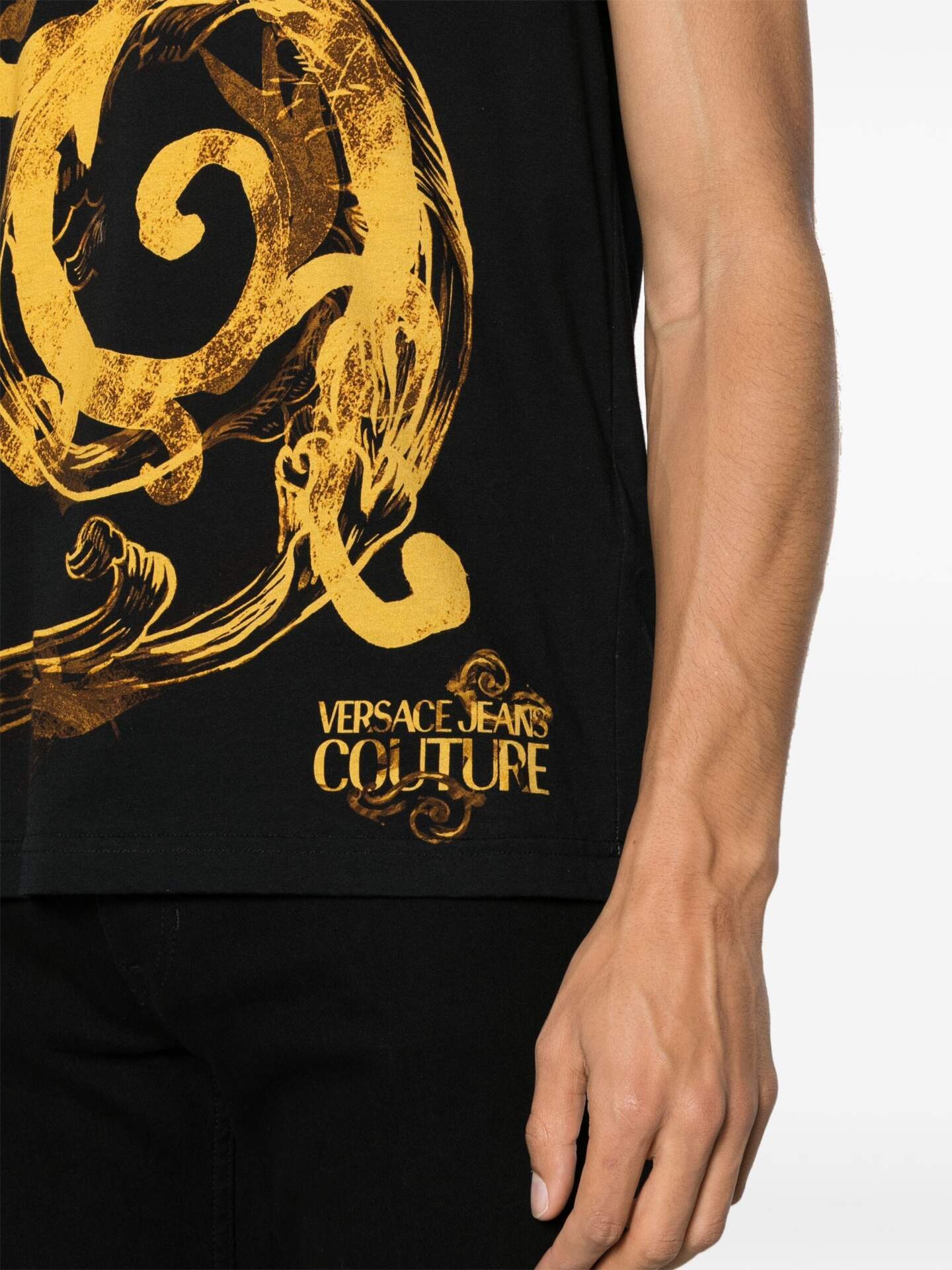 22570426_52671917_2048