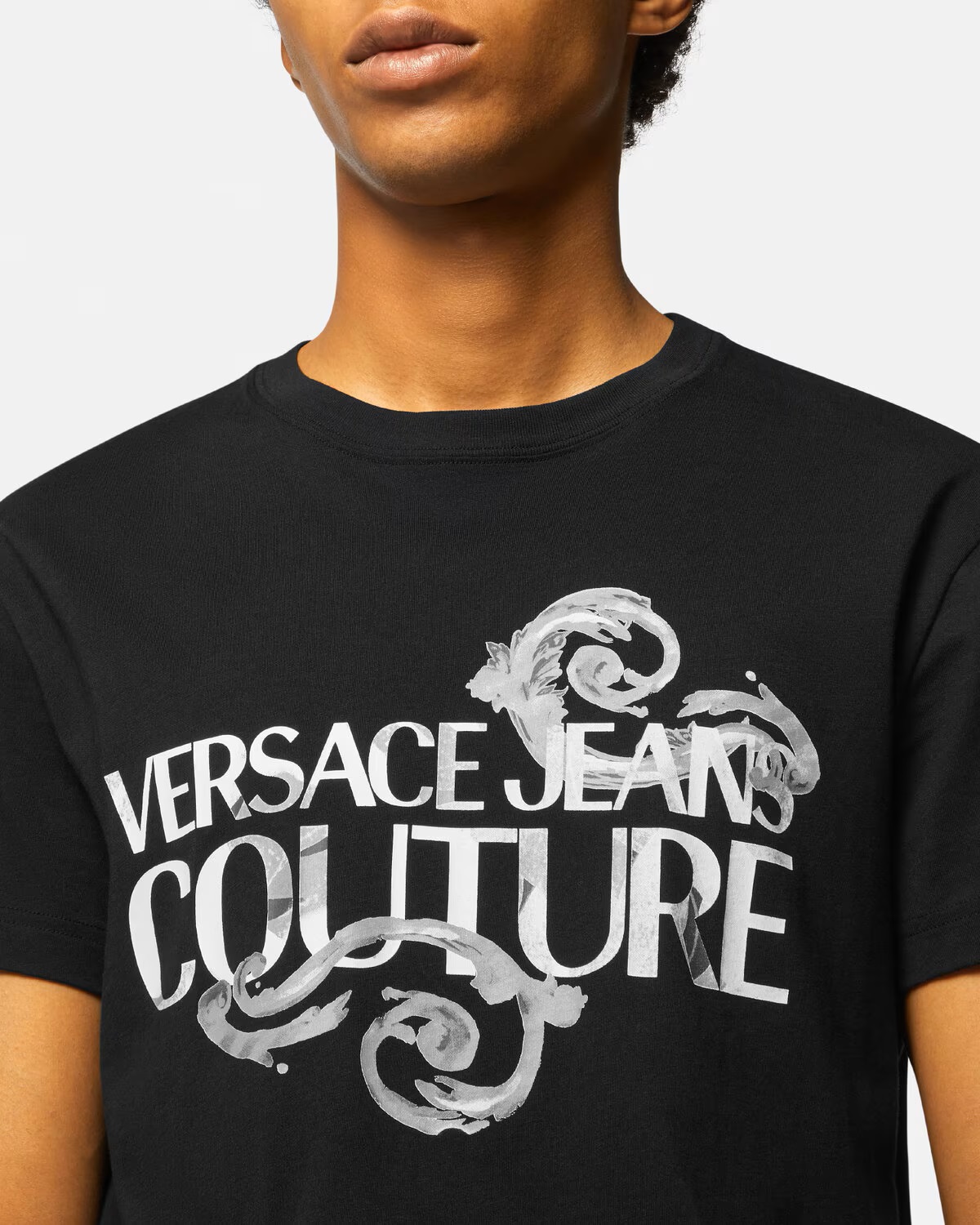 90_E76GAHG00-ECJ00G_E899_16_WatercolorCoutureLogoT~Shirt-Men-Versace-online-store_0_2